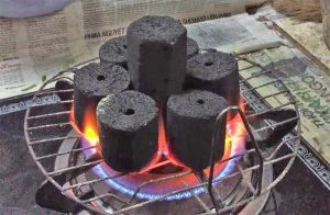 Cách nhóm than không khói bằng bếp gas