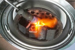 Cách nhóm than không khói bằng máy khò gas