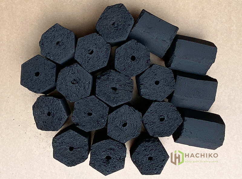 Than nướng Hachiko được làm từ 100% gáo dừa tự nhiên tại Bến Tre