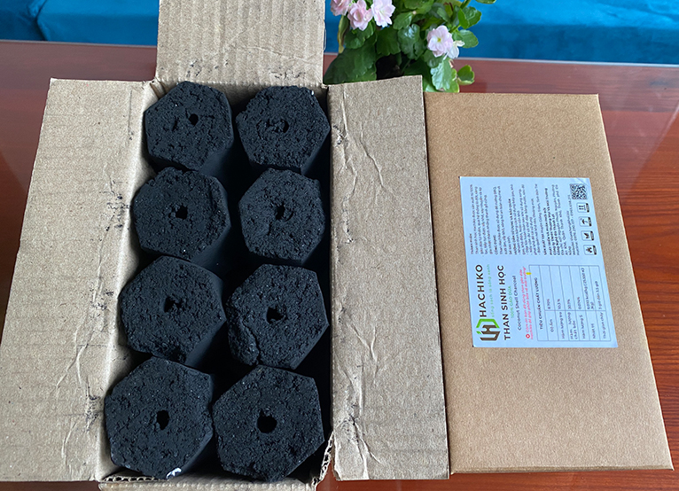 Than sinh học Hachiko được làm từ 100% gáo dừa tự nhiên lành tính